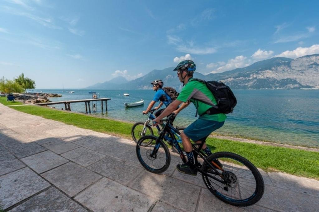 Hotel Eden Brenzone sul Garda Exteriör bild