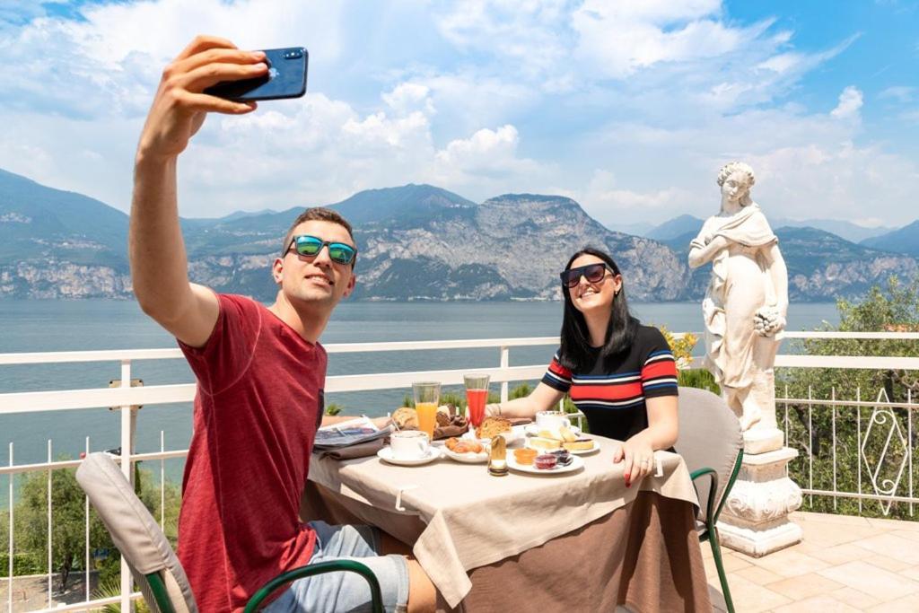 Hotel Eden Brenzone sul Garda Exteriör bild