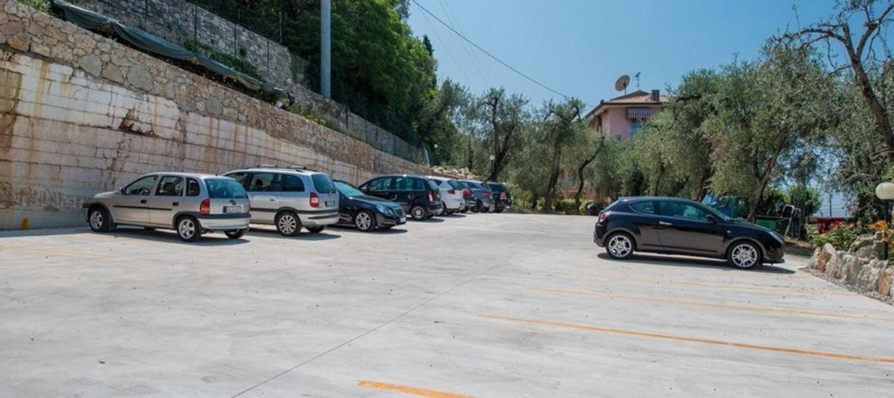 Hotel Eden Brenzone sul Garda Exteriör bild