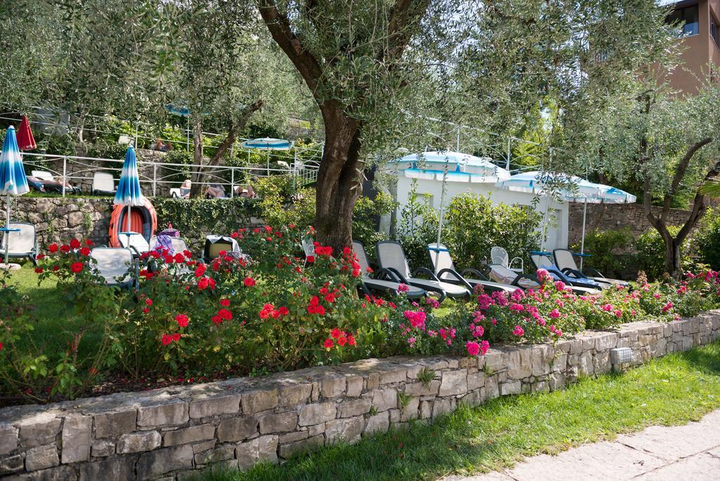 Hotel Eden Brenzone sul Garda Exteriör bild