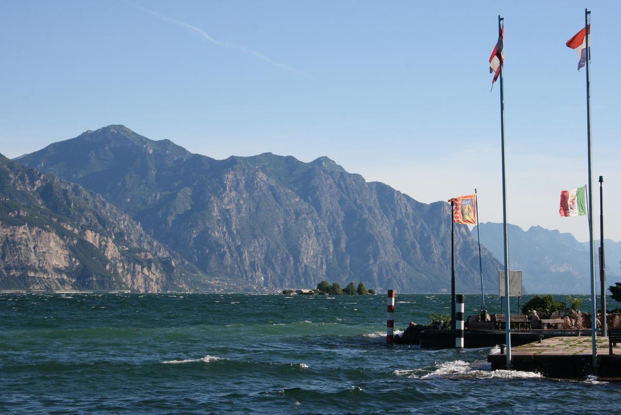 Hotel Eden Brenzone sul Garda Exteriör bild